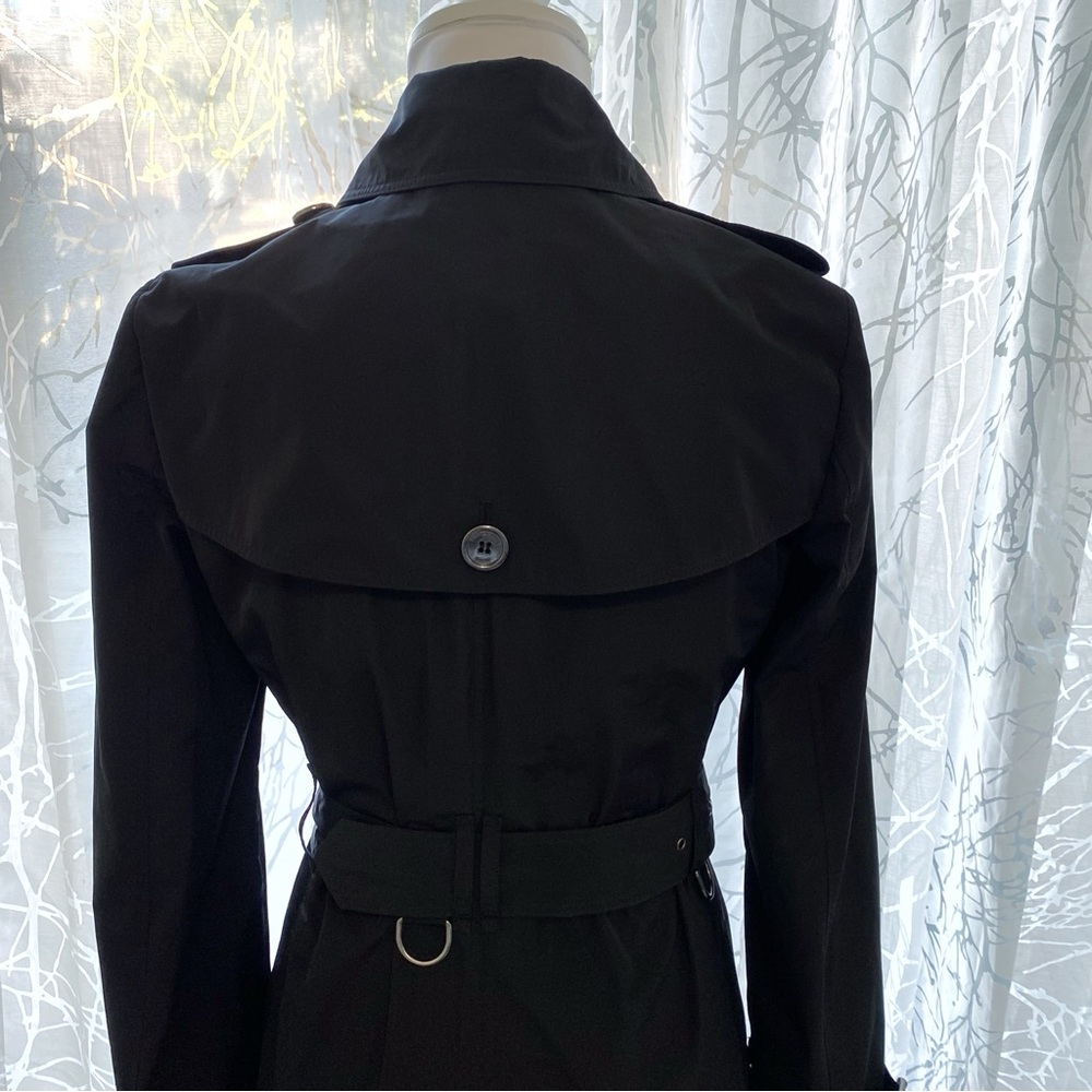 BURBERRY BLACK LIGHTWEIGHT DOUBLE BREASTED BUTTON UP TRENCH COAT - Picture 7 of 15